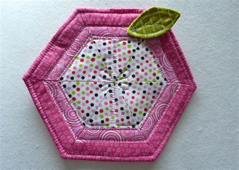 Apple a Day: 12 Apple-Themed Quilt Patterns - Seams And Scissors