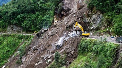 South Asia landslides 'on the rise' - BBC News