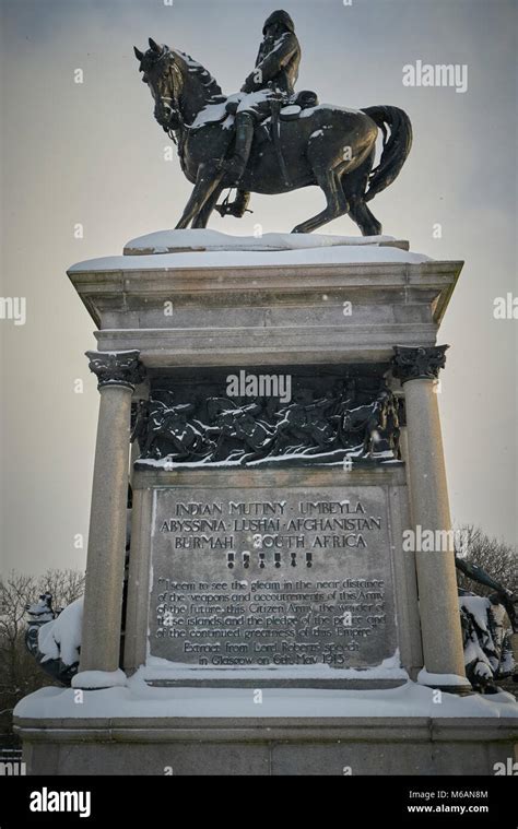 Lord Roberts Statue in der Kelvingrove Park im Schnee nach Blizzard ...