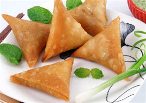 Delicious Meat Samosa Recipe by So3oudiya wa aftakhir - Cookpad