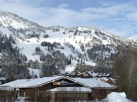 Jackson Hole Mountain Resort Sets New Record for Skier Days | Local News | kpvi.com