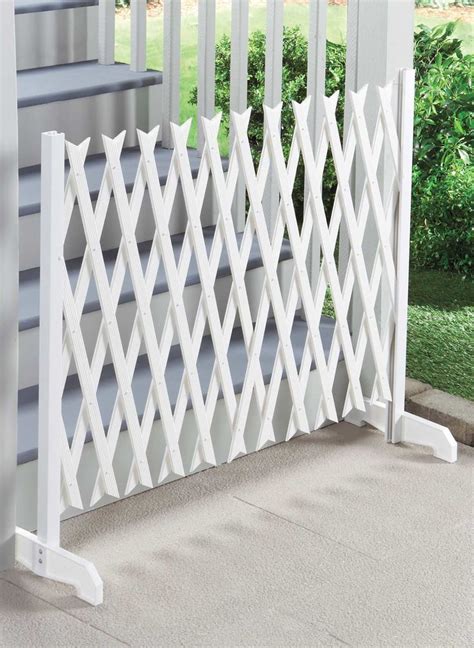 Expandable Lattice Fence for Your Backyard