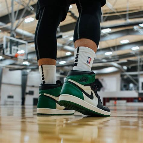 Air Jordan 1 Retro High OG Pine Green 555088-302 - KicksOnFire.com