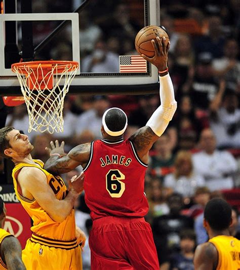 epufloor: LeBron James should just enter the dunk contest already