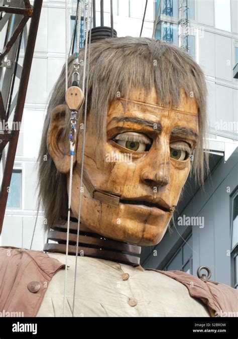 Giant spectacular royal de Luxe Liverpool - uncle Giant portrait Stock ...