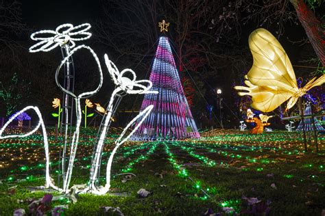 ZooLights Celebrates 30 Years of Holiday Magic at Lincoln Park Zoo ...