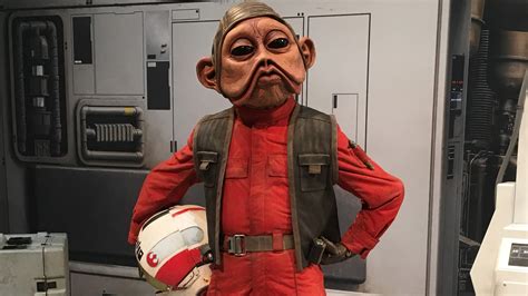 Check out Nien Nunb's Star Wars: The Last Jedi look (he hasn't changed ...