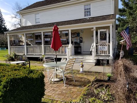 ANTIQUE SHOP WITH CAFE IN HISTORIC AURORA, OREGON