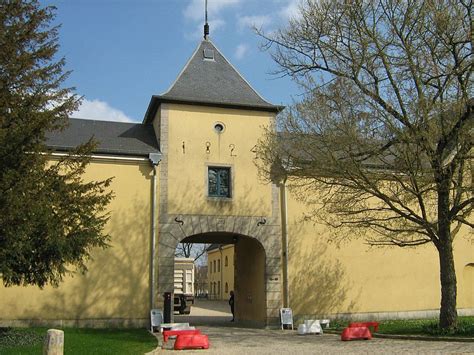 File:Bettembourg Castle gate, Luxembourg.