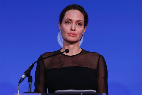 Angelina Jolie's Bell's palsy diagnosis sparks questions about condition - CBS News