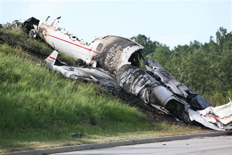 Travis Barker has flown 30 times since plane crash, credits Kourtney ...