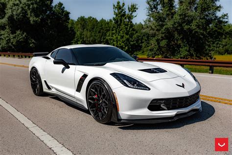 Chevrolet Corvette C7 Z06 White Vossen HF-2 Wheel | Wheel Front