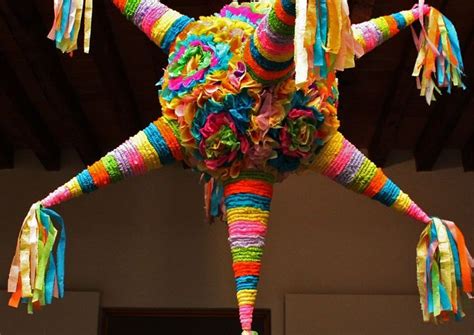 Piñata Navideña, tradición mexicana / Piñata Navideña, Mexican tradition. – Riviera Maya Suites