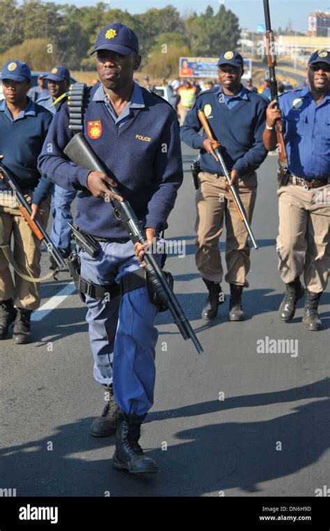 Armed South African police officers of the JMPD Stock Photo - Alamy