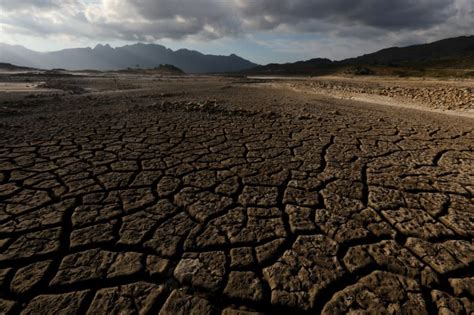 South Africa to investigate water ministry amid severe drought