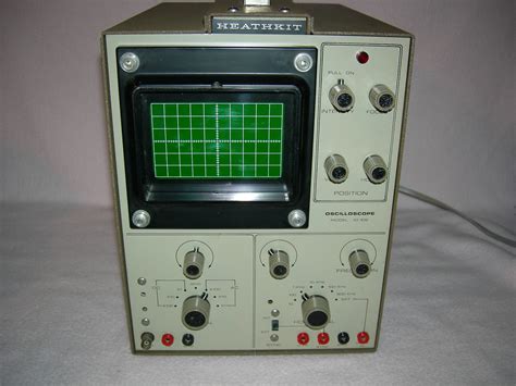 Heathkit IO-102 Oscilloscope – Vintage Tube Electronics