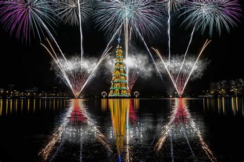 Brazil: 278-foot floating Christmas tree sails into Rio's lagoon - Los Angeles Times