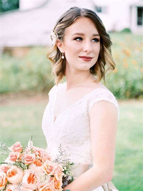 7 Best Bridesmaid Hairstyles for Short Hair in 2022