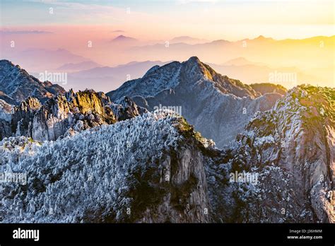 Sunrise above the peaks of Huangshan National park. China Stock Photo - Alamy