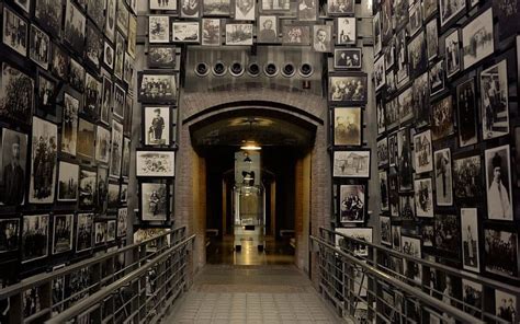 Wall-of-Remembrance-at-the-U.S.-National-Holocaust-Museum-Washington-D ...