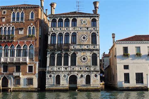 5 Haunted Places to Explore in Venice - What to Do in Venice that's ...