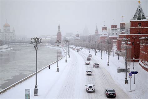 One person killed as snow smothers Moscow | Climate Crisis | Al Jazeera