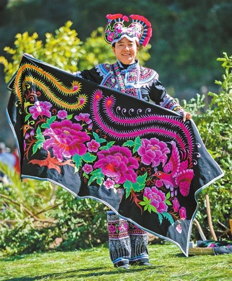 Yi ethnic group invigorates traditional embroidery