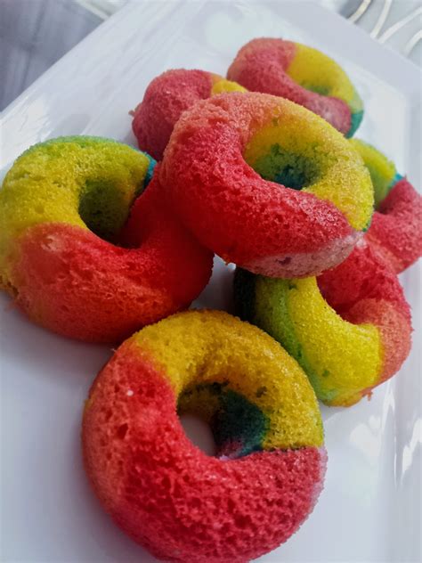 Yochana's Cake Delight! : Rainbow Donuts