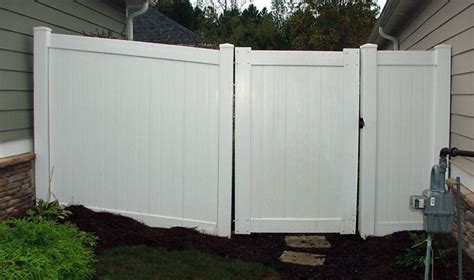 Durable and Maintenance-Free Vinyl Fencing | Mauldin Cook Fence