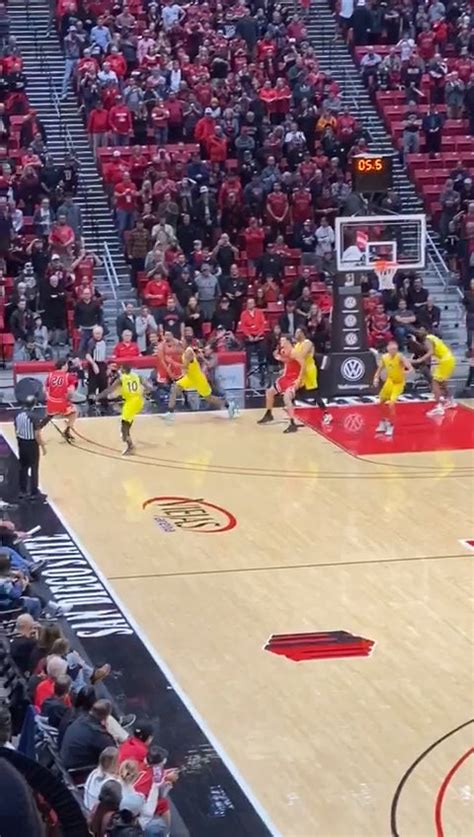 That glorious SDSU Aztecs buzzer-beater from inside the arena : r/sandiego