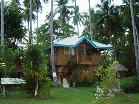 Gorabels!: Dreaming of a Bahay Kubo