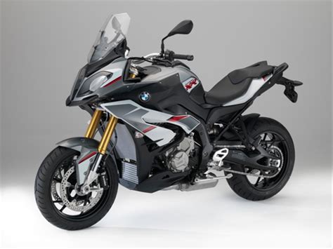 2016 BMW S1000XR front quarter