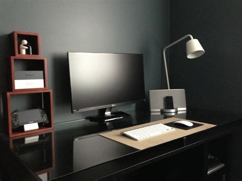 Minimalist Desk Setup : r/MinimalistDesigns