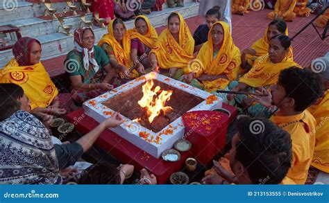 Ganga Aarti Ceremony in Parmarth Niketan Ashram at Sunset. Stock Video ...