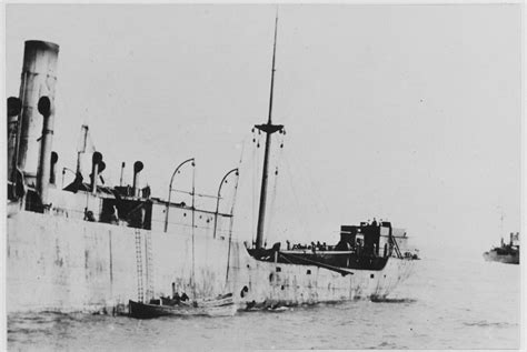 NH 112039 The sinking of a U-Boat victim. November 17, 1918