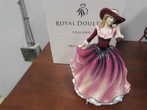 ROYAL DOULTON FIGURINE "PRETTY LADIES-EMILY" HN 5397