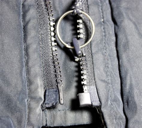 Artsybuildinglady: Split Zipper Fix