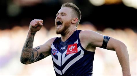 Fremantle Dockers into top two after stunning 82-point win over North ...