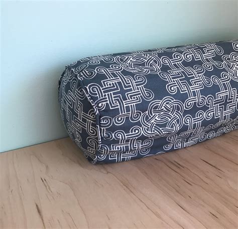 Bolster Pillow Cover Pattern & Tutorial – Hipstitch Academy