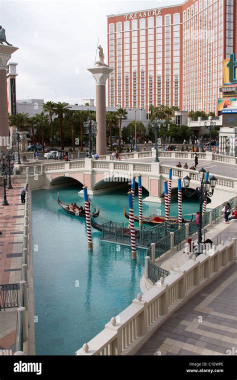 gondola ride venetian hotel las vegas Stock Photo - Alamy