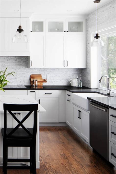 35 + White Kitchen Cabinets With Black Hardware | Countertopsnews