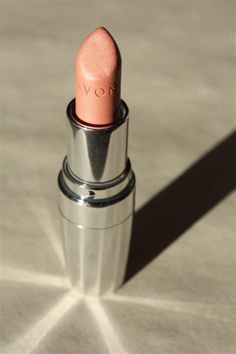 Ashlee's Avon: Avon's Totally Kissable Lipstick, Tips on making your lipstick stay & more!