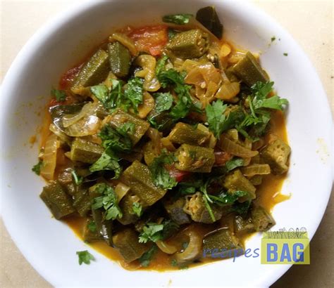 Okra Curry / Mitthi Bhendi / Lady's Finger Curry - RecipesBag