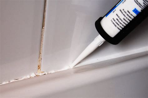 Top Tip On How To Apply Silicone Sealant - With Step By Step Pictures