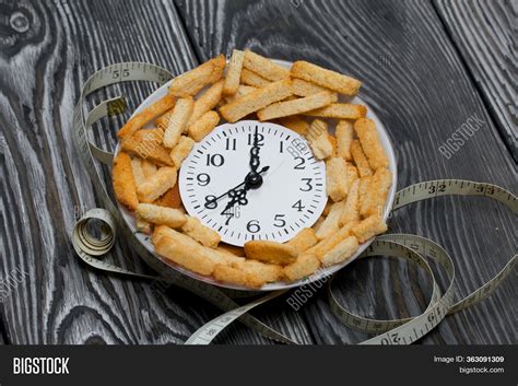 Clock Showing Seven O' Image & Photo (Free Trial) | Bigstock