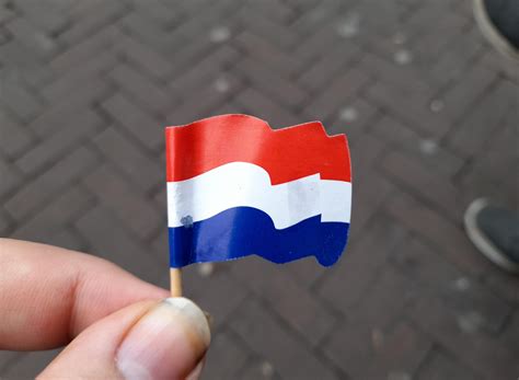 This dutch flag came pre-!waved : vexillologycirclejerk