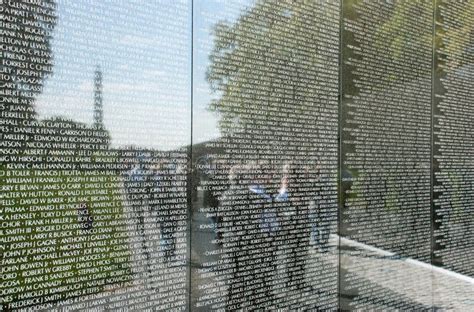 The Vietnam Veterans Names Memorial Wall Editorial Image - Image of ...