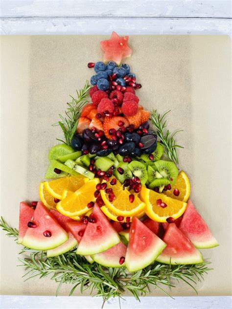 Christmas Fruit Platter - Easy Christmas Food Ideas - Daisies & Pie