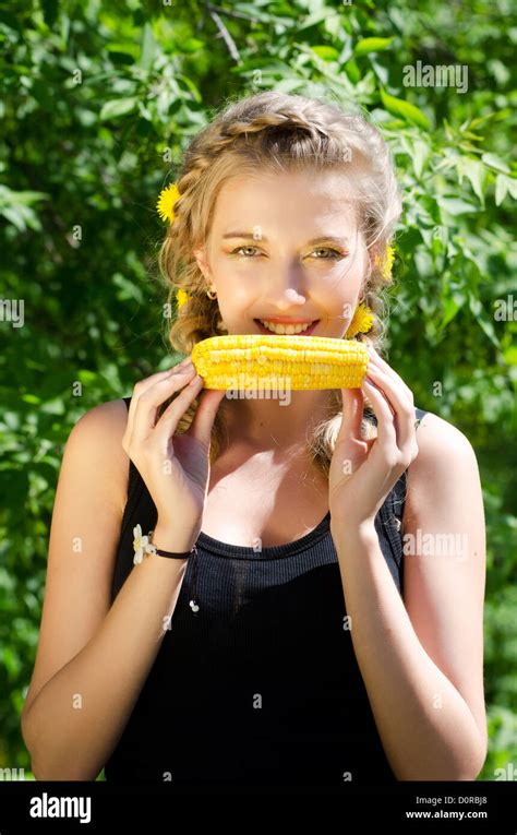 woman eating corn-cob Stock Photo - Alamy