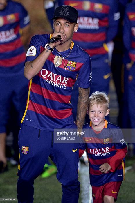 Checkout 5 Cute Photos Of Neymar Jr With His Son - Diski 365